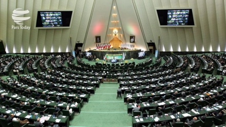 A solidariedade dos Deputados iranianos  ao Xeque Qassim do Bahrein antes do julgamento do clérigo