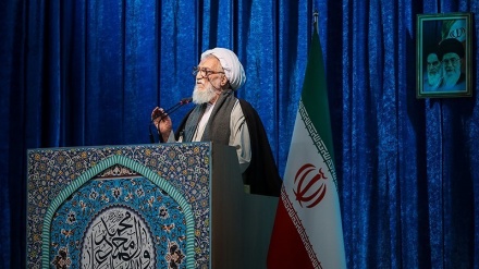 Foto: preghiera collettiva di Venerdi` a Teheran- 1