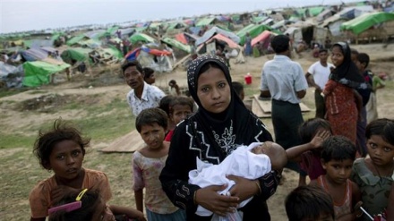 Malaysian ship carrying aid for Rohingya Muslims arrives in Myanmar 