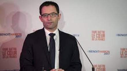 Francia, presidenziali: Hamon contro Fillon, continua a sbagliare