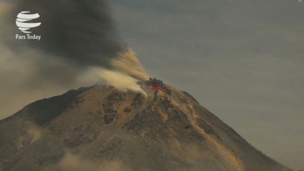 Filippine; migliaia evacuate per il risveglio vulcano Mayon 