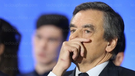 François Fillon vai ser acusado, mas não sai da corrida