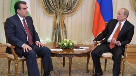 Эҳдои ордени Александр Невский аз тарафи Путин ба Эмомалӣ Раҳмон

