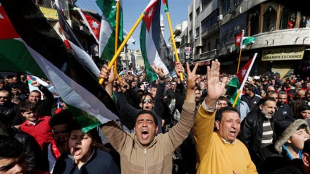 Hundreds of Jordanians protest against recent tax, price hikes