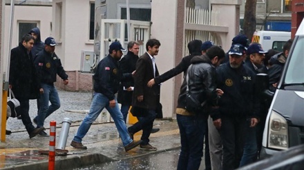 Türkiye'de FETÖ iddiasıyla onlarca kişi gözaltına alındı 