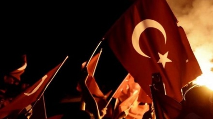 Mbi 4000 punonjës largohen nga puna në Turqi, 948 persona arrestohen me akuzë të veprimtarisë terroriste në sferën virtuale