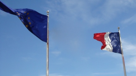 Presidenziali in Francia, Hamon presenta un ambizioso programma 