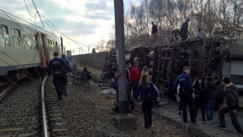 Acidente de trem deixa um morto e dezenas de feridos na Bélgica