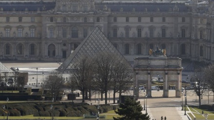 Hollande: Invasão ao Louvre foi 'ato terrorista'