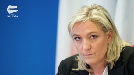 Francia, sassi contro bus militanti di Le Pen 