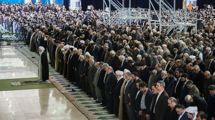 Foto: preghiera collettiva di Venerdi` a Teheran- 2