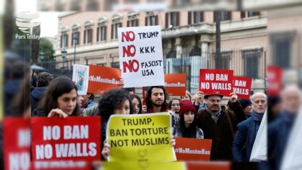 Italianos se manifiestan contra las recientes medidas de Trump