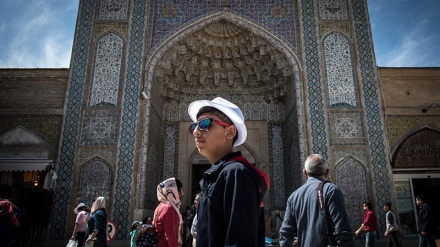 Novogodišnji turisti u džamiji Vakil u Širazu