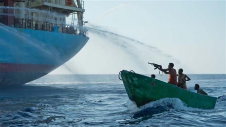 Somali pirates take over Somali vessel to use as mothership: Police