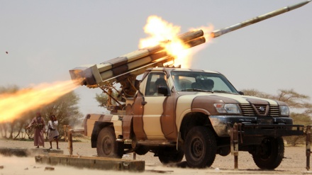 Yəmənıjə mubarizəəkon de rəketi bə Səudiyyə Ərəbıstonı muzdoron cəm bə vırə hucom bardən.