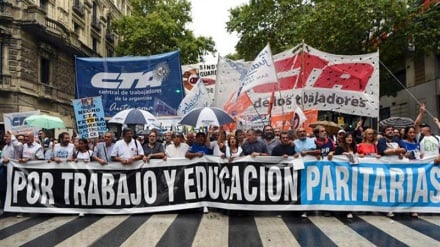 1000s of Argentinians hold anti-government rally in Buenos Aires