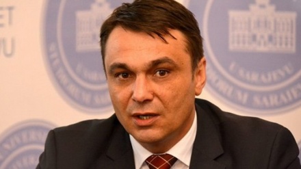 Sadik Ahmetović: Pojedini Bošnjaci zbog svojih pozicija provode politiku SNSD-a u Srebrenici 