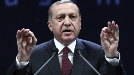 Erdoğan: Türkiye halkı referandum günü batıya gerekli cevabı verecektir