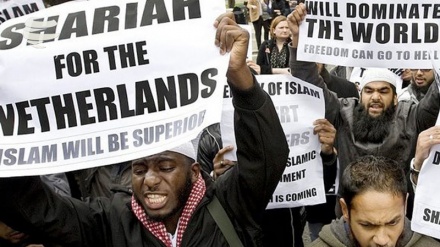 Dutch people gather in Amsterdam mosque to show support for Muslims