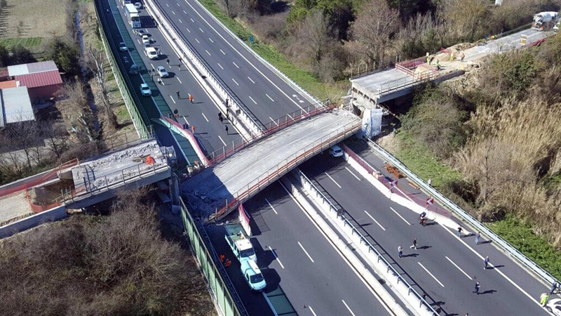 Srušio se most u blizini Ankone, dvoje poginulih