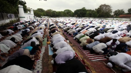Myanmar, vietato ai musulmani di pregare in strada