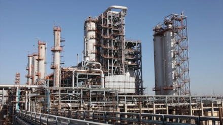 আবাদান তেল শোধনাগারের আগুন পুরোপুরি নিয়ন্ত্রণে এসেছে: কর্তৃপক্ষ