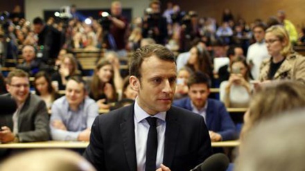 Francia, procura indaga su viaggio ufficiale Macron da ministro