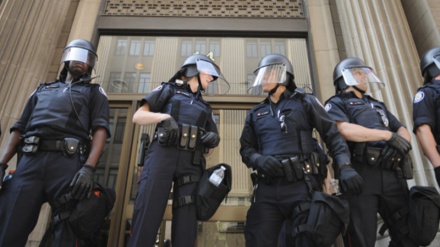 Canada,tenta di accoltellare un agente; arrestato