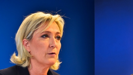 Francia, sondaggio: verso duello Macron-Le Pen per l'Eliseo  