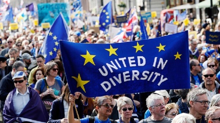 Milhares de pessoas protestam em Londres contra o Brexit
