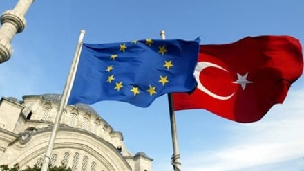 PE kërkon pezullimin e bisedimeve me Turqinë