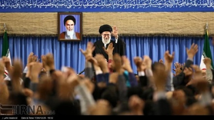 Iran/ayat. Khamenei: l’Occidente sbaglia, la donna non e’ un oggetto di piacere