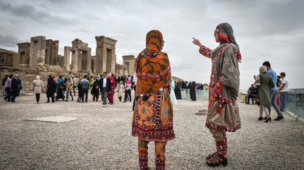 Novogodišnji turisti u kompleksu svjetske baštine Perzepolis