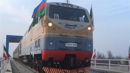 Azerbaijan launches Iran rail link 