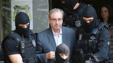 Brasil: Ex-presidente do parlamento condenado a 15 anos de prisão por corrupção