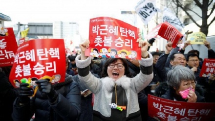 韓国国民が、軍国主義に抗議