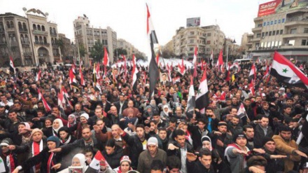 叙利亚人民举行示威游行抗议美国的侵略罪行