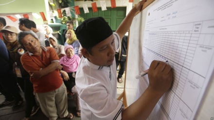 Indonesians vote in Jakarta gubernatorial runoff