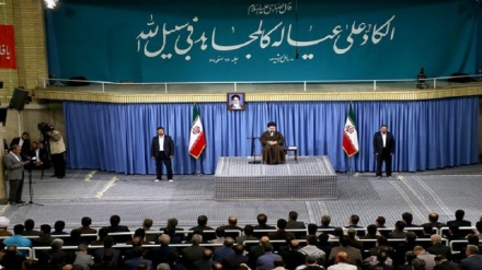 رهبر معظم انقلاب: حضور در انتخابات شرّ دشمن را از سرِ ایران کم خواهد کرد