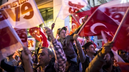 トルコの憲法改正を巡る国民投票、賛成派が僅差で勝利