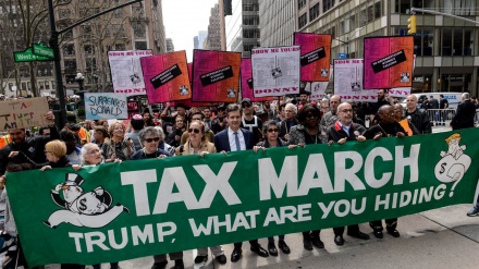 Trump'ın vergi kaçakçılığını, ABD halkı protesto etti