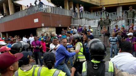 Ci Gaba Da Zanga-Zangar Nuna Kiyayya Ga Gwamnatin Venezuala