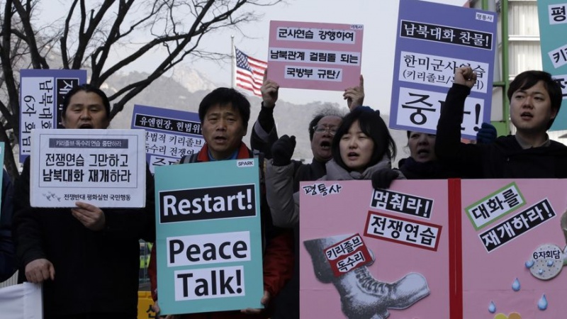 韓国の人々、アメリカの原子力潜水艦の朝鮮半島配備に抗議