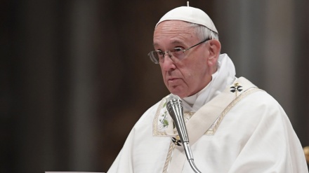 Papa akuzohet për 7 herezi