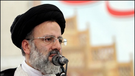 Iran, il conservatore Raissi si candida alle presidenziali