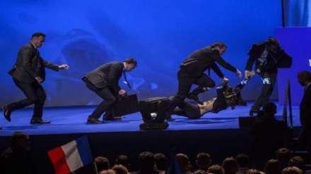 Francia: scontri fuori da comizio Le Pen, aggredito deputato, Fillon torna avanti a Mélenchon