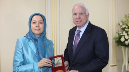 Turi terroristik i John McCain nuk e harroi Shqipërinë!