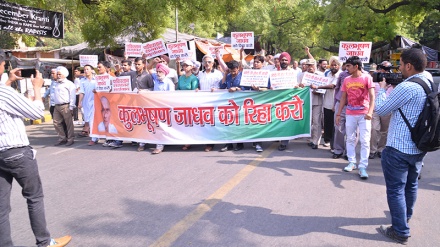 कुलभूषण जाधव की रिहाई के लिए दिल्ली में  प्रदर्शन