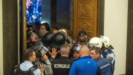 Macedonia: ordigno in parlamento