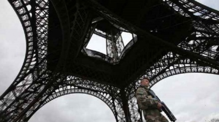 Foto del giorno: no comment da Parigi